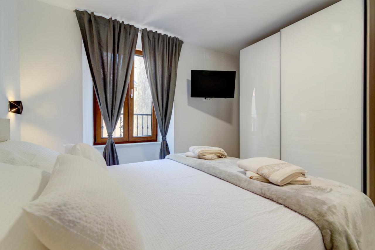 Rote Zora Apartment Сен Екстериор снимка
