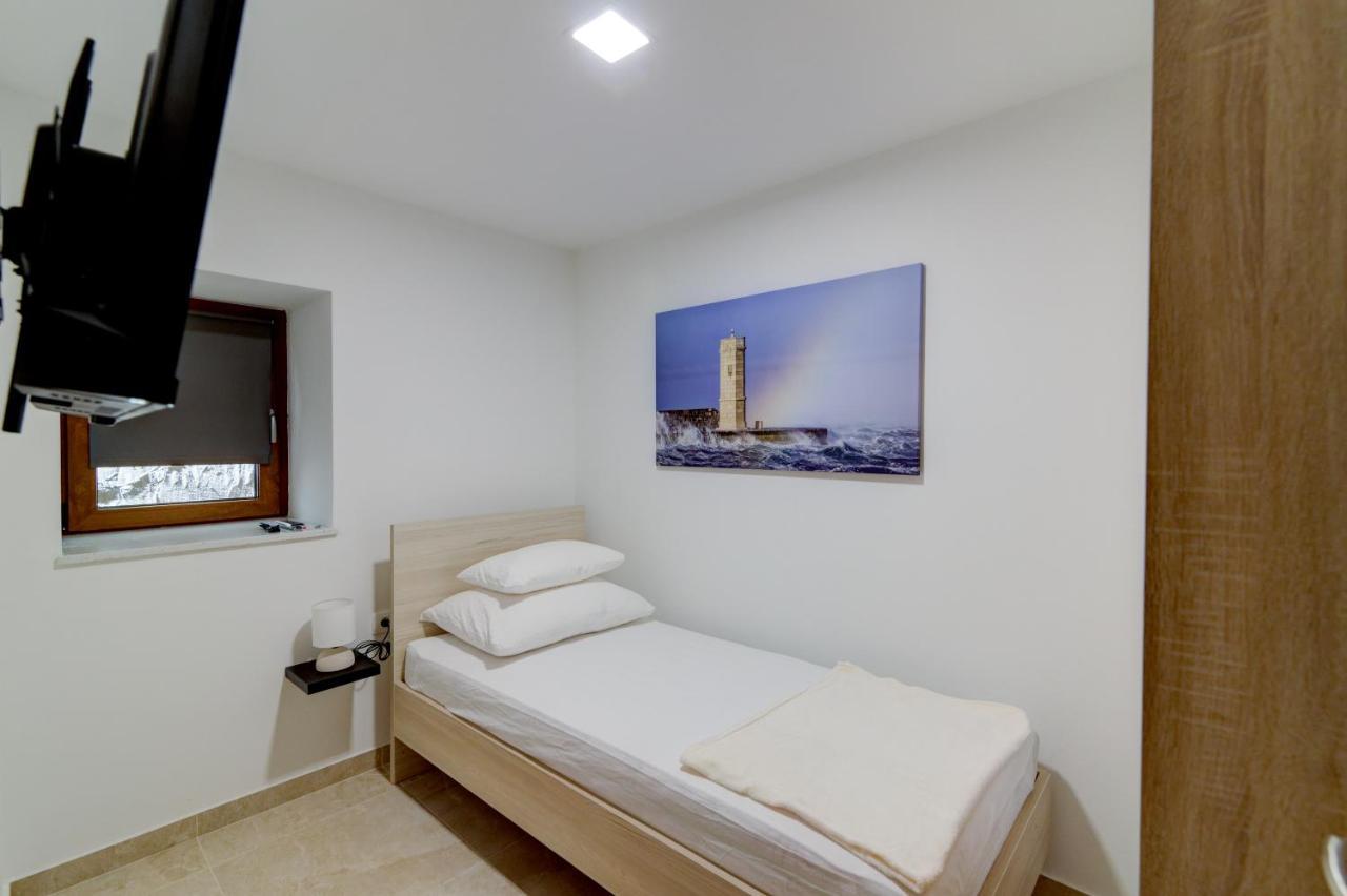 Rote Zora Apartment Сен Екстериор снимка
