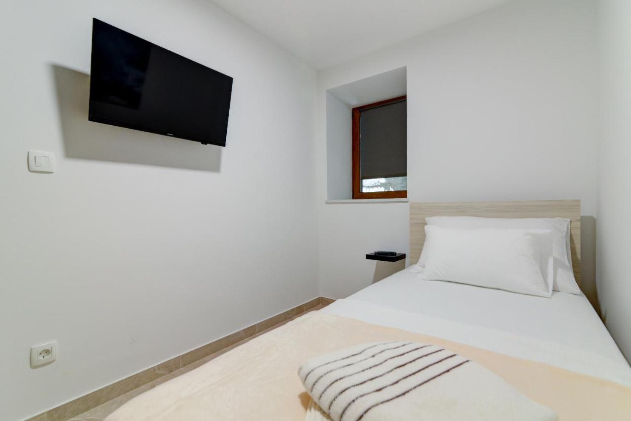 Rote Zora Apartment Сен Екстериор снимка
